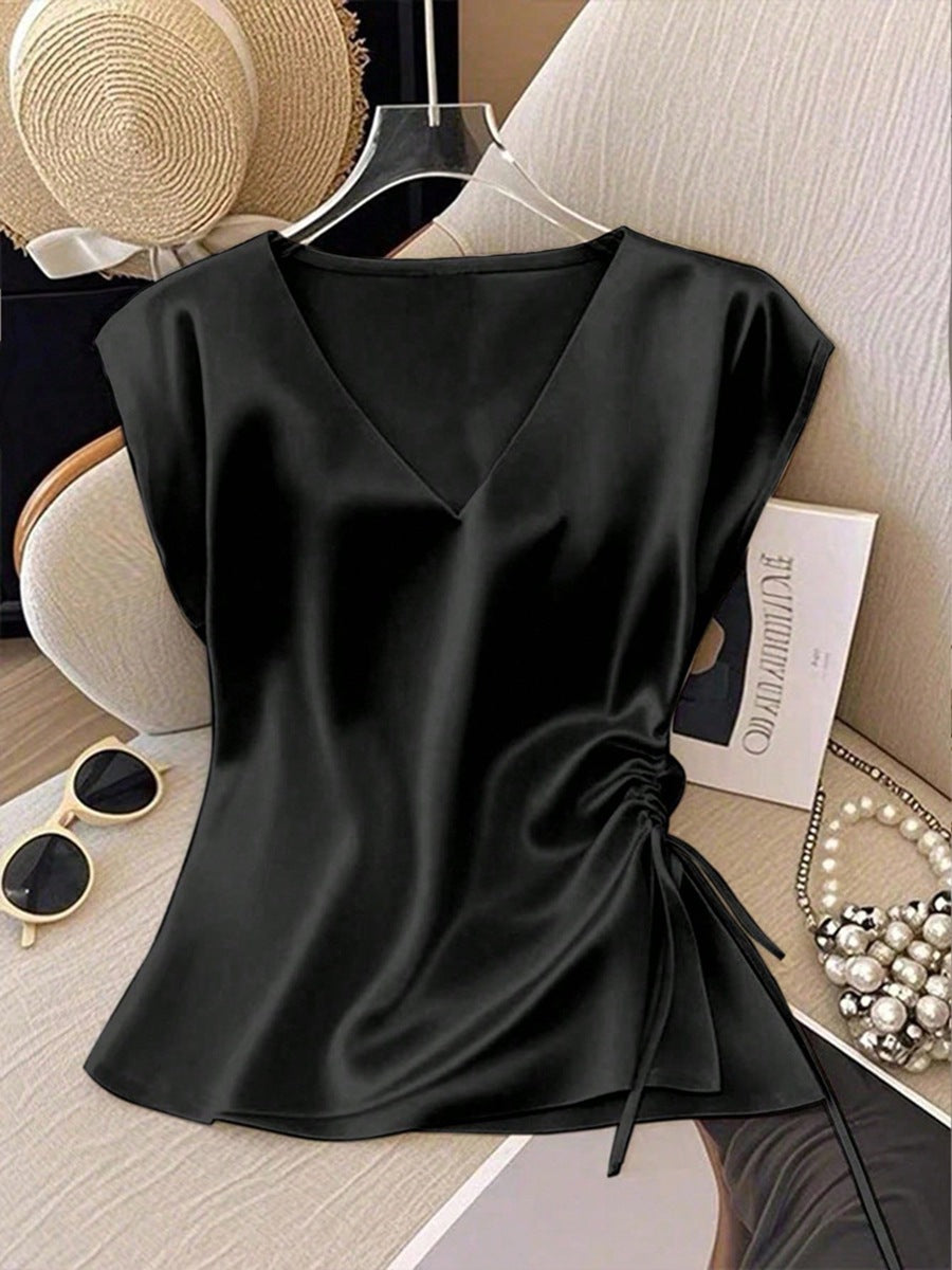 Modieuze dames V-hals top, zowel elegant als casual te dragen. Mouwloos model met aanpasbare zoom voor de zomer.