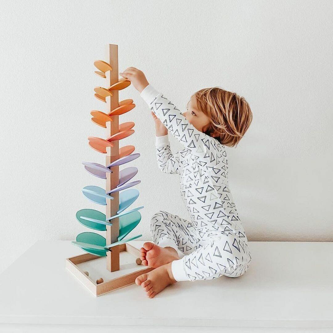 Interactieve regenboog knikkerbaan 'Luca', zintuiglijk houten speelgoed voor educatieve ontwikkeling.