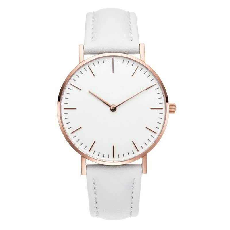 Elegant CrystalWatch™ dameshorloge met tijdloos design en fonkelende kristallen.