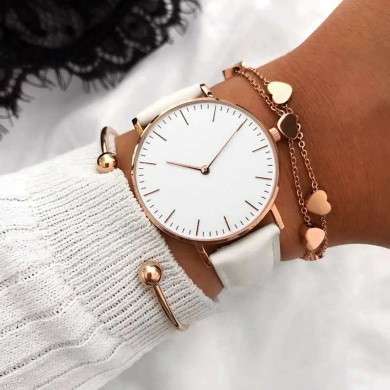 Chic zwart CrystalWatch™ dameshorloge met zilverkleurige accenten, een tijdloos mode statement.