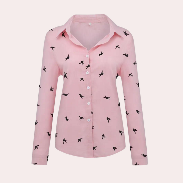 "Elegant dameshemd met lange mouwen, zwaluwprint en knoopsluiting. Perfect voor casual en zakelijke outfits."
