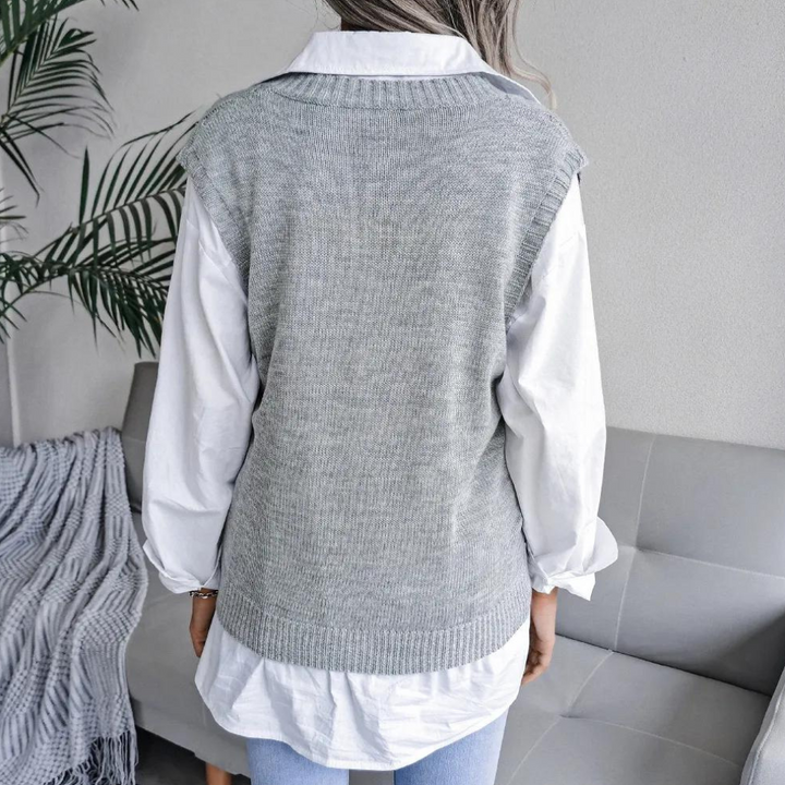 "Elegant kabelgebreid V-hals vest zonder mouwen voor vrouwen, verkrijgbaar in abrikoos, blauw en grijs."