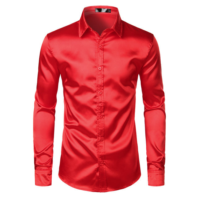 Stijlvol Lucas overhemd, open knoop, casual gedragen met opgerolde mouwen, relaxte look.