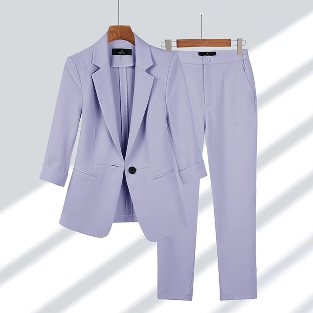 Comfortabel Sophia tweedelig damespak, ideaal voor zakelijke damesmode. Stijlvolle blazer & broek, elegante uitstraling.