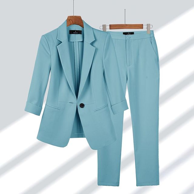 Veelzijdig Sophia dames tweedelig pak; comfortabele blazer & broek. Perfect voor casual gelegenheden en dagelijkse mode.