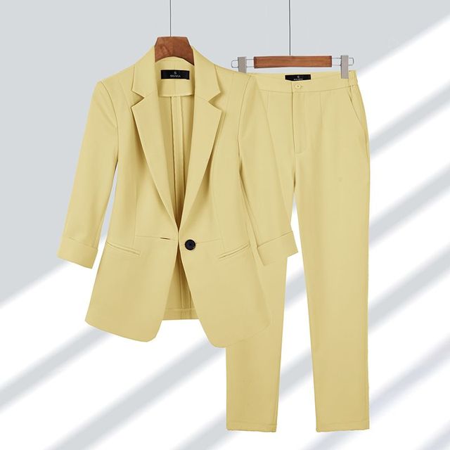 Chique Sophia tweedelig damespak; combineert elegantie met comfort. Compleet met blazer en broek voor de moderne vrouw.