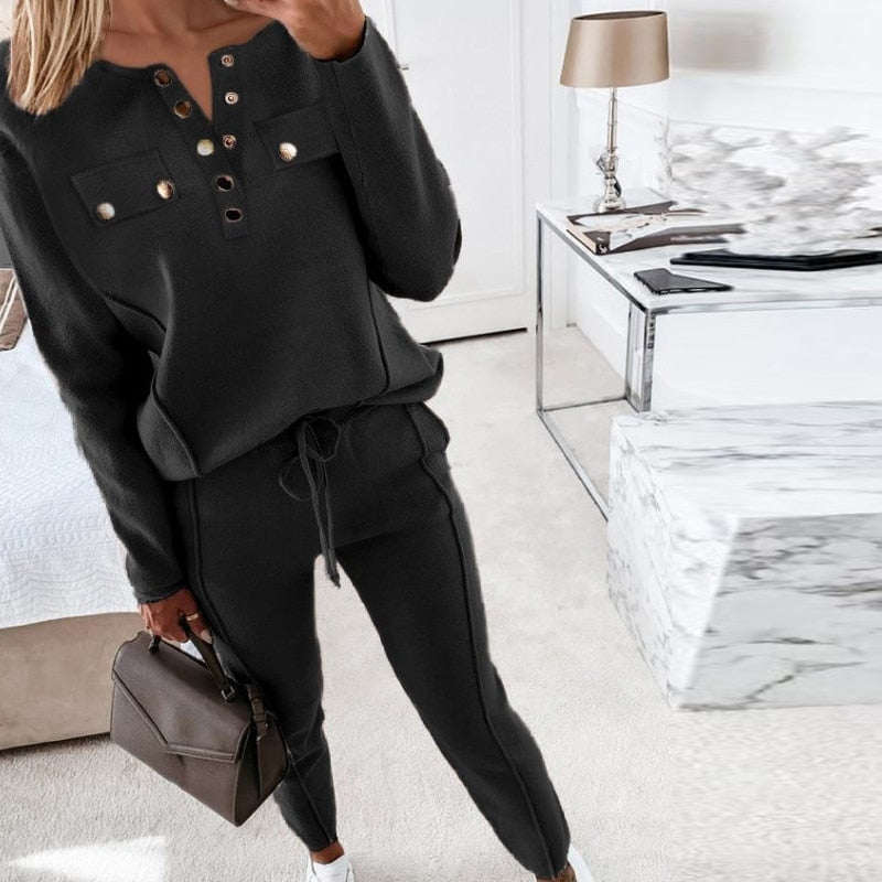 Elegant tweedelig damespak voor dagelijks comfort. Perfecte set voor een stijlvolle outfit.