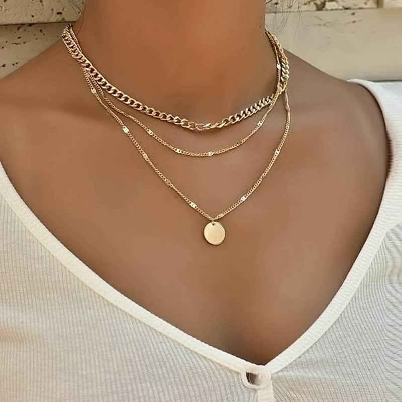 Roségouden Classy ketting voor dames, verfijnd en modern. Trendy halsketting, stijlvolle look.