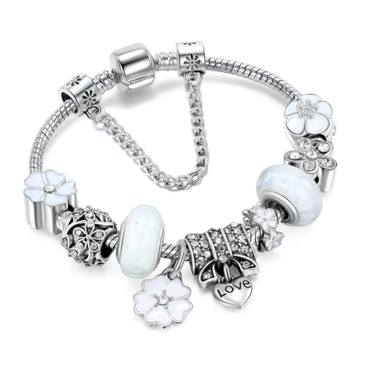 "Elegante 925 zilveren bedelarmband, tijdloos en verfijnd ontwerp met glanzende afwerking, perfect voor damescollectie."