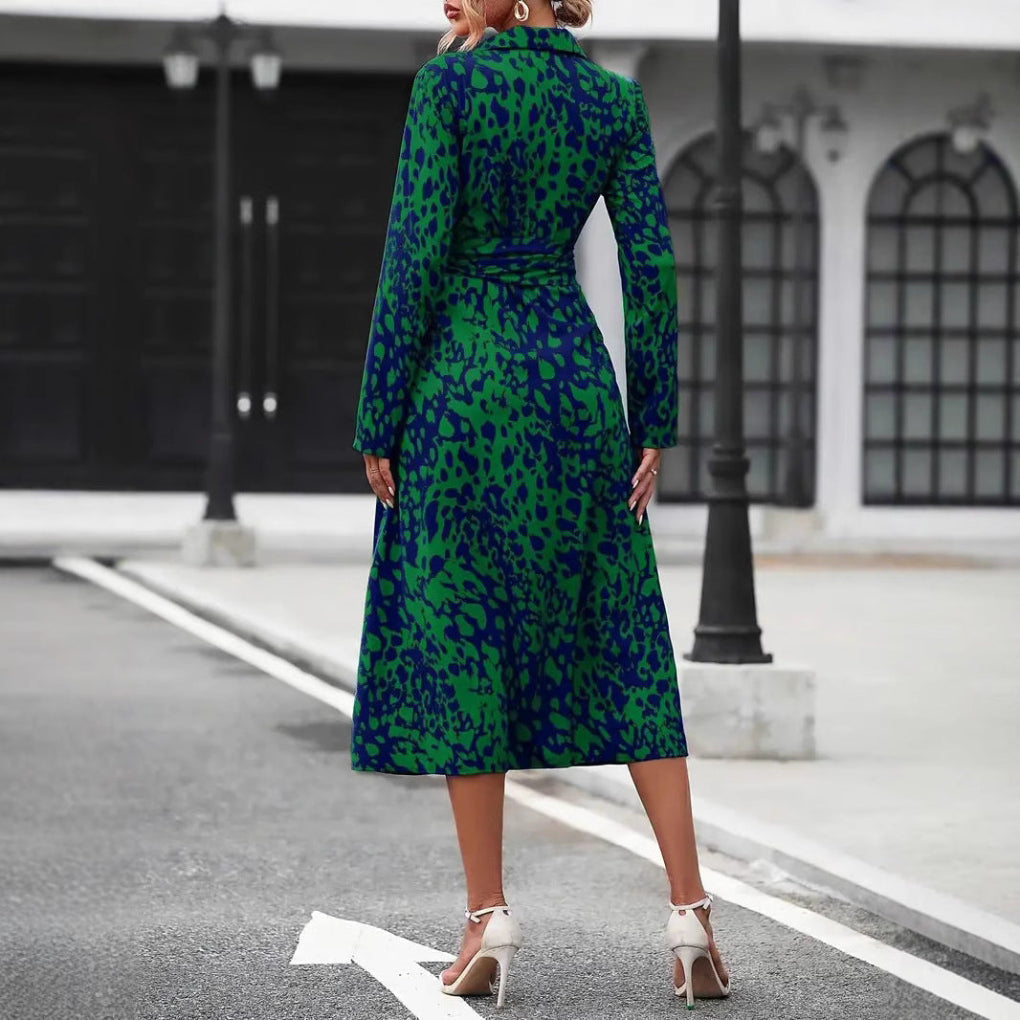 Lichte ademende zomerjurk voor dames. Comfortabele midi A-lijn jurk met strikceintuur, perfect voor warme dagen.