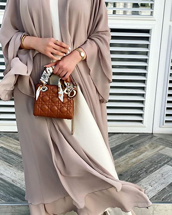 Beige Amina abaya set met hijab. Stijlvolle en comfortabele dames abaya, islamitische mode.