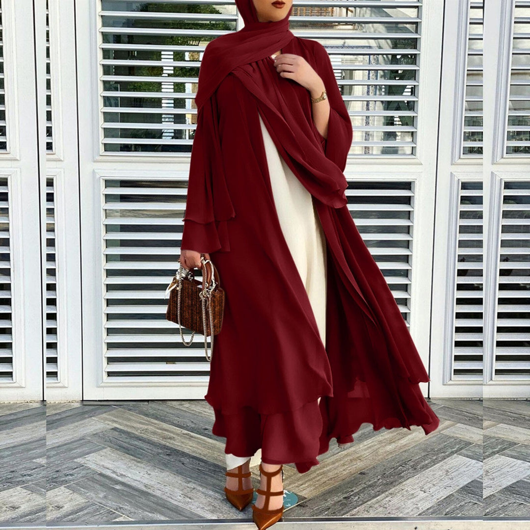 Grijze Amina abaya set met hijab. Moderne bescheiden dameskleding, perfect als lange jurk voor moslima's.