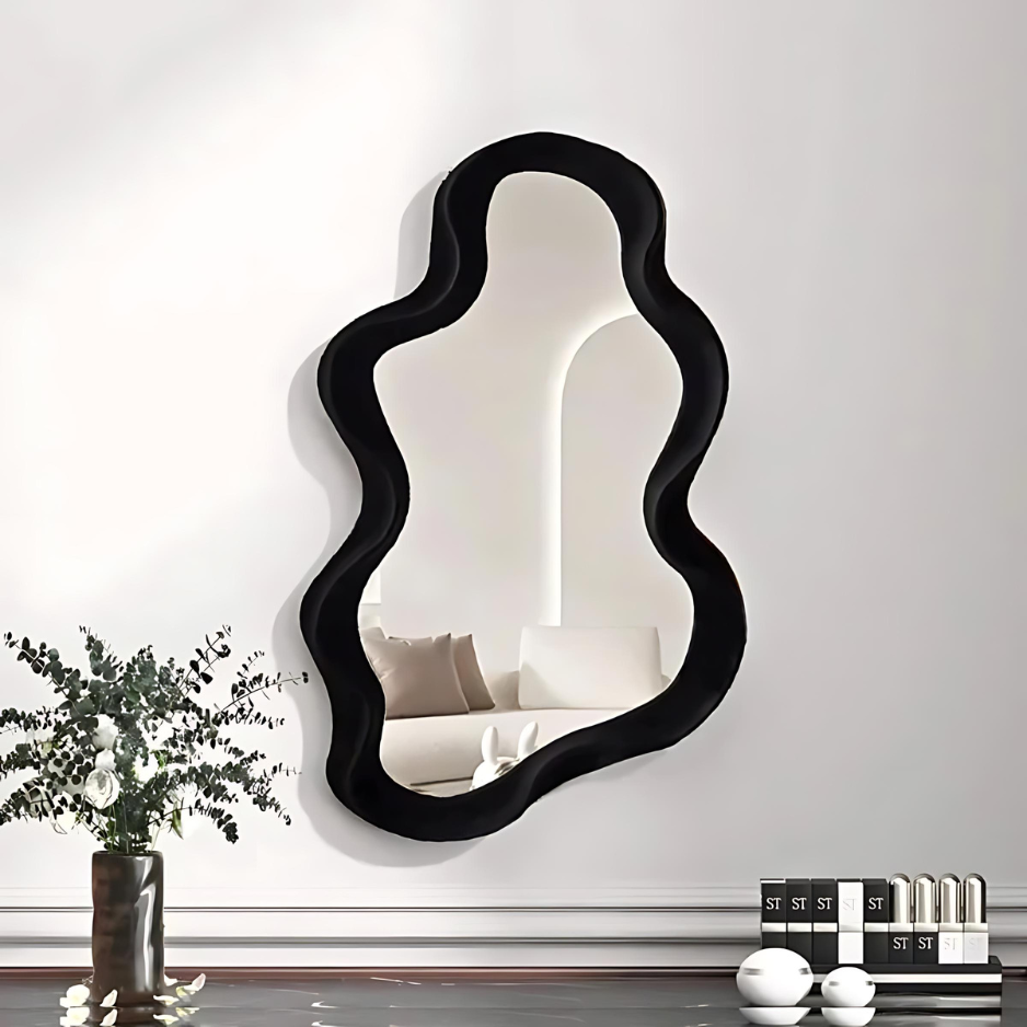 Elegante asymmetrische wandspiegel met golvend ontwerp, wolkeninspiratie, veelzijdig, 40x26 cm, stijlvol accent in huis.
