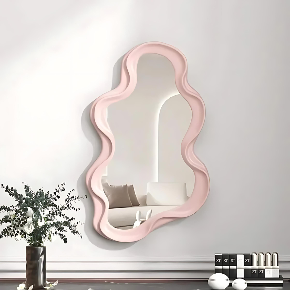 Elegante asymmetrische wandspiegel met golvend ontwerp, wolkeninspiratie, veelzijdig, 40x26 cm, stijlvol accent in huis.