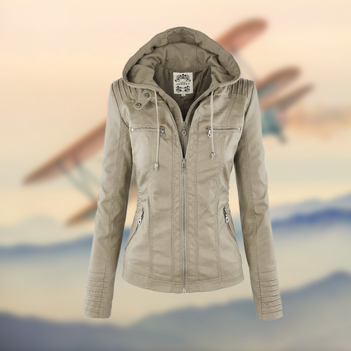 Lichtbruine getailleerde damesjas met capuchon, een casual elegante buitenkleding voor de herfst.