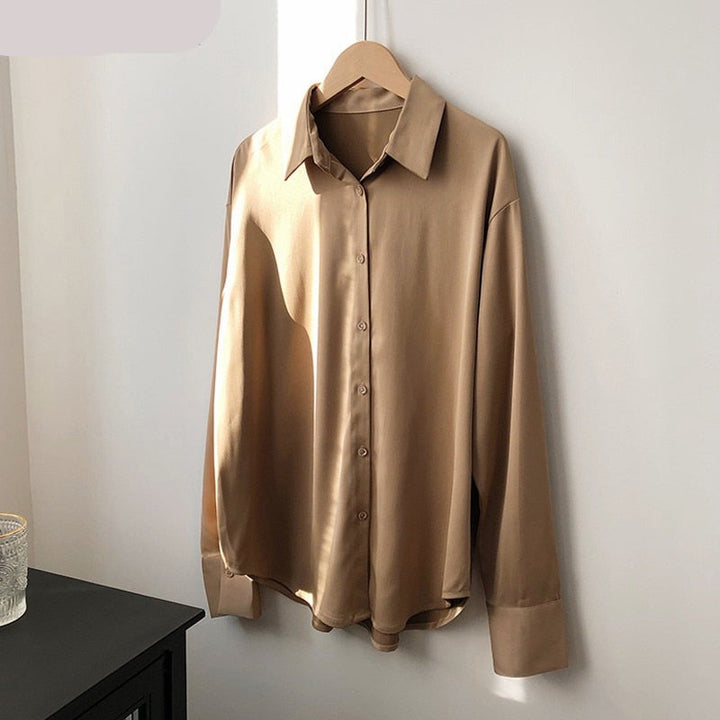 Groene oversized damesblouse met stijlvolle V-hals en lange mouwen, een must-have voor casual chic damesmode.