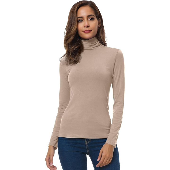 Elegante slim fit coltrui voor dames, gestyled met een rok, ideaal voor een zakelijke of feestelijke damesmode look.