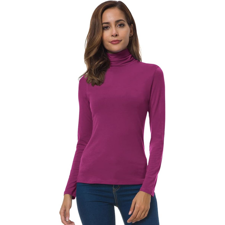 Comfortabele slim fit coltrui voor dames, gestyled met jeans, ideaal voor een casual, alledaagse herfstkleding look.