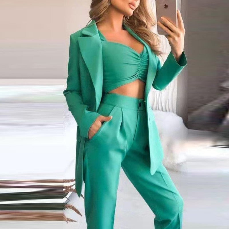 Modieuze dames blazer set NoudsBlazer, driedelig, ideaal voor zakelijke meetings of een stijlvolle casual look.