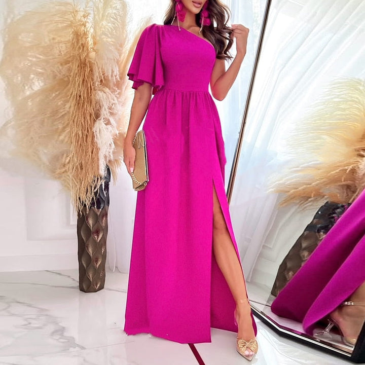 Lange dames feestjurk met een stijlvolle één-schouder en hoge zijsplit, perfect voor avondkleding.