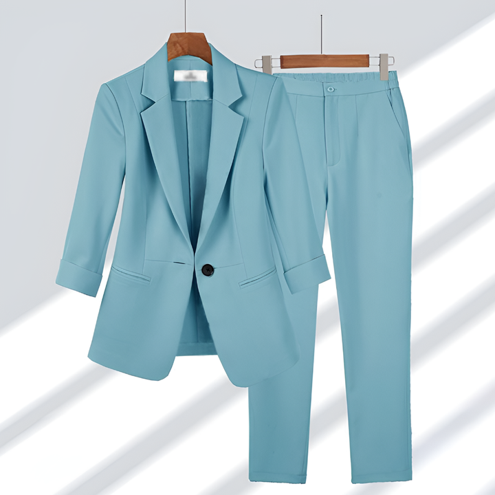 Chique dames blazer & broek pakset, perfect voor een moderne zakelijke look of stijlvolle formele gelegenheden.