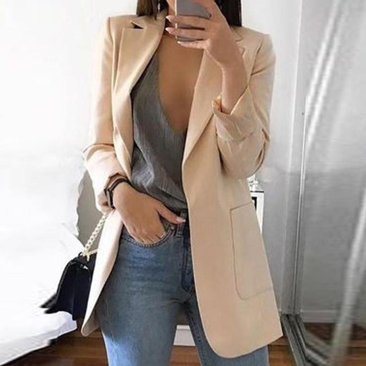 Elegante dames blazer, perfect voor zowel zakelijke als casual gelegenheden. Comfortabele pasvorm, lange mouwen.
