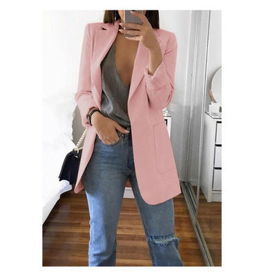 Chique dames blazer, ideaal voor zakelijke kleding en kantoor. Effen design, comfortabele pasvorm voor damesmode.