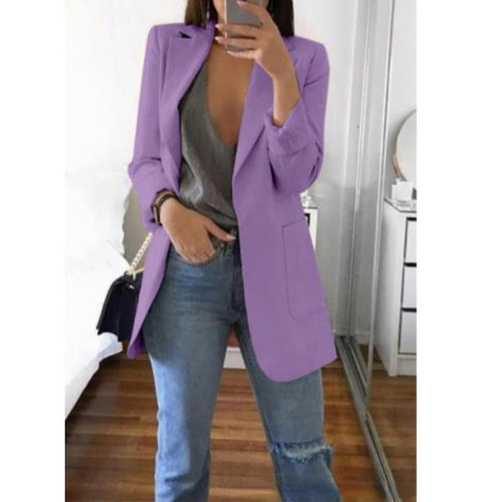 Moderne dames blazer met elegante pasvorm en lange mouwen. Effen kleur, perfect voor damesmode en diverse outfits.