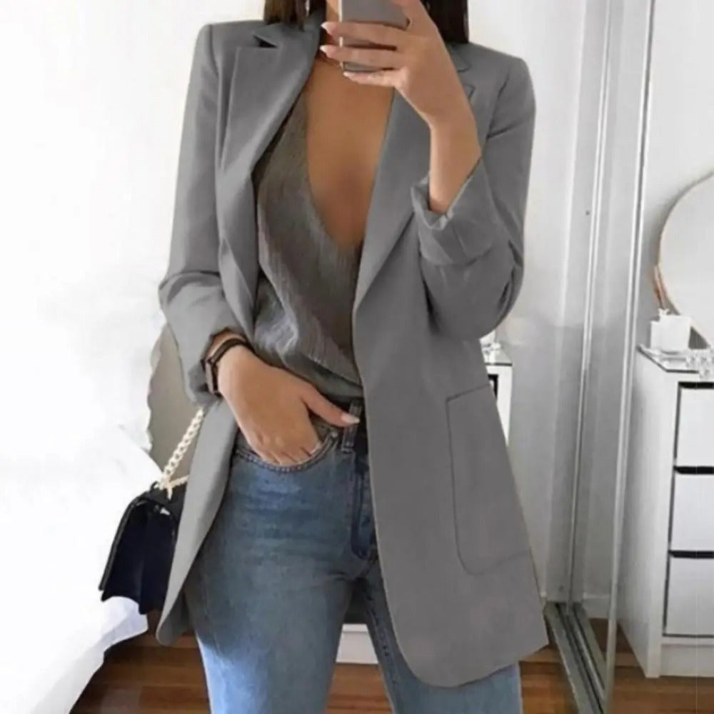 De ultieme veelzijdige dames blazer. Geschikt voor zakelijke, kantoor- en casual gelegenheden. Elegante pasvorm.