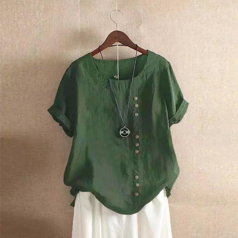 Moderne casual dames top met korte mouwen, elegante knoopdetails en een comfortabele pasvorm.