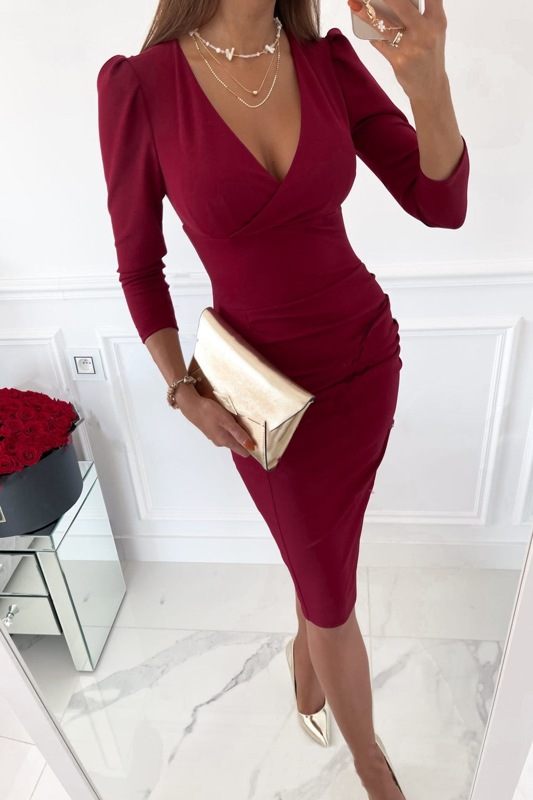 Comfortabele bodycon jurk voor dames met V-hals, ideaal als feestjurk of casual jurk met stretch.