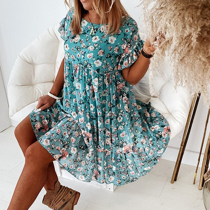Comfortabele boho dames zomerjurk met vrolijke bloemenprint, ruches en flatterende taillesnit.