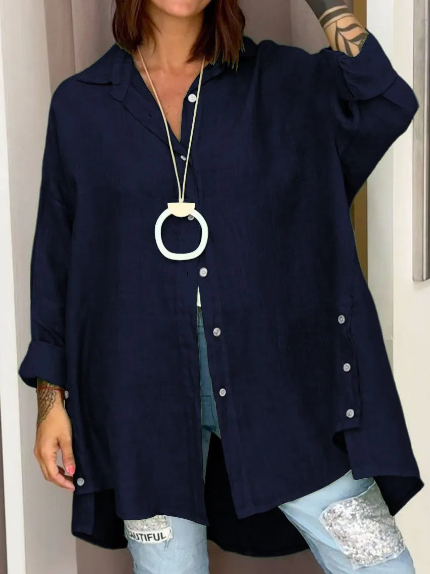 Stijlvolle button-down dames shirt met lange mouwen en comfortabele relaxte pasvorm.