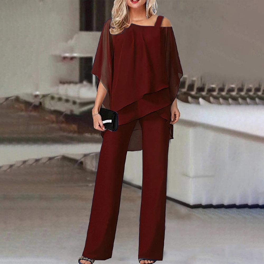Dames tweedelige set met cold-shoulder. Stijlvolle en comfortabele outfit voor feestjes of zakelijke evenementen.
