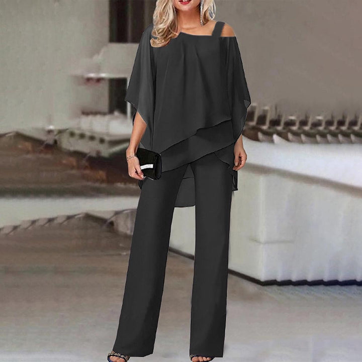 Comfortabele en elegante dames cold-shoulder tweedelige set. Geschikt voor zowel zakelijke als feestelijke gelegenheden.