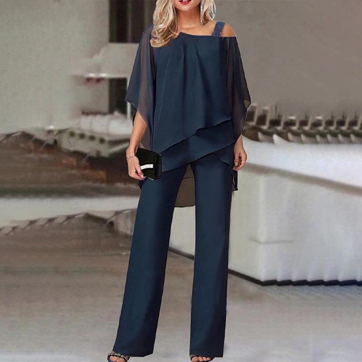 Stijlvolle dames tweedelige cold-shoulder set. Deze elegante outfit biedt comfort en een moderne uitstraling.