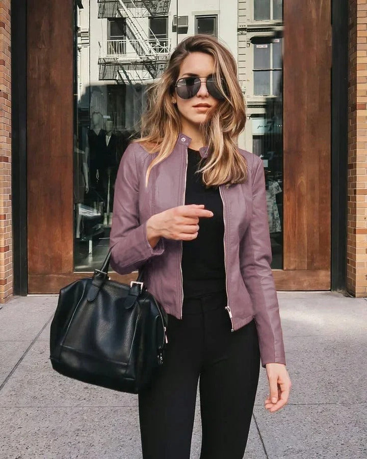 Deze veelzijdige dames leren jas is een tijdloze, elegante kledingkeuze. Perfecte bovenkleding voor fashion.
