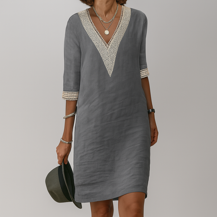 Comfortabele dames linnen jurk met een ademend design, perfect voor zomerse elegantie en draaggemak.