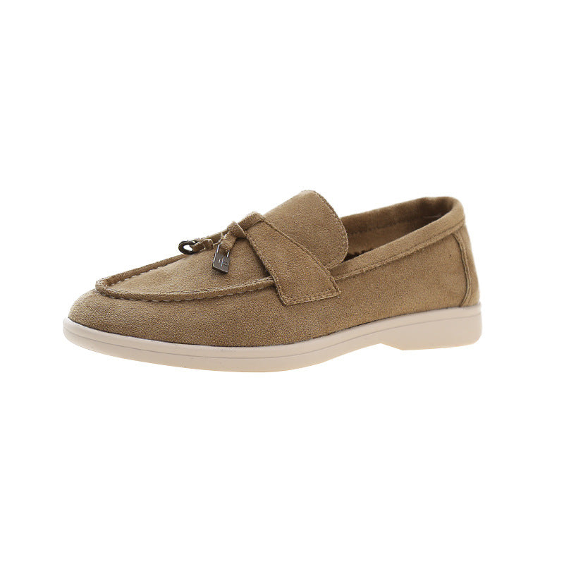 Dames loafers van hoogwaardig leer met subtiele stiksels, comfortabele instappers voor elke gelegenheid.