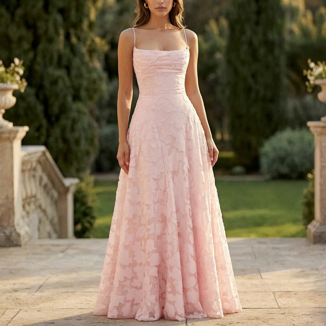 Elegante dames maxi jurk met bloemen 3D textuur en dunne spaghettibandjes, perfect voor een feest of gala.