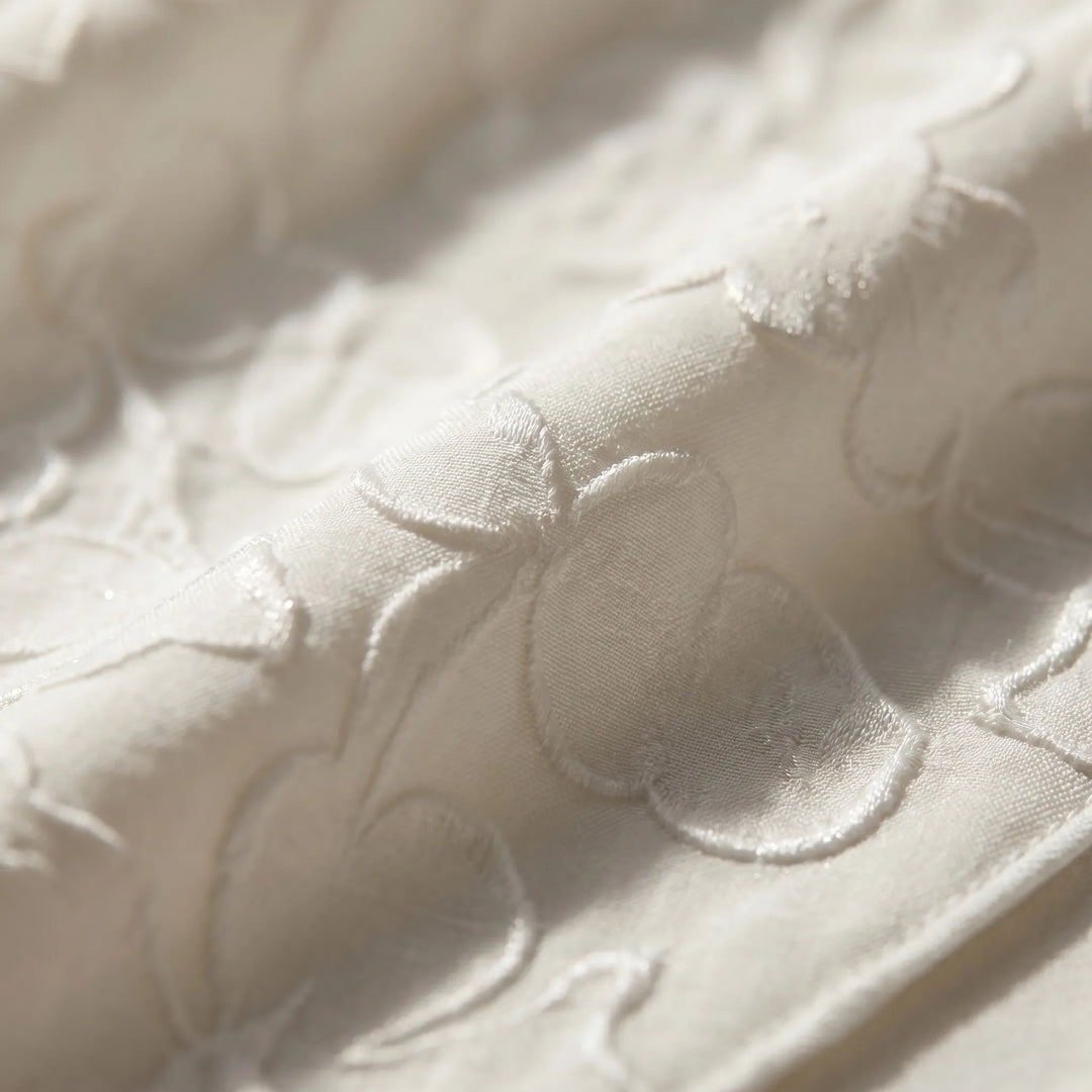 Stijlvolle lange avondjurk voor dames met unieke bloemen textuur, polyester stof en smalle bandjes.
