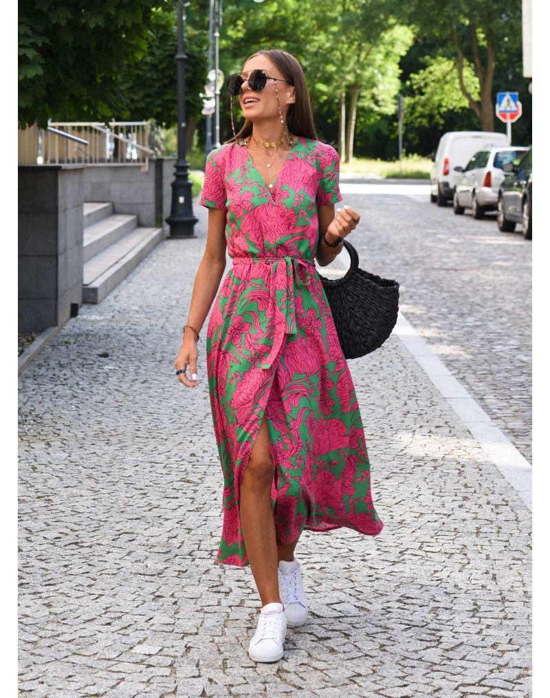Elegante dames maxi jurk met levendige bloemenprint, perfect voor zomerse dagen en casual mode.