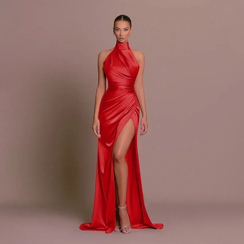 Flatterende dames maxi-jurk met wikkeldesign en split, accentueert de taille en verlengt het silhouet.