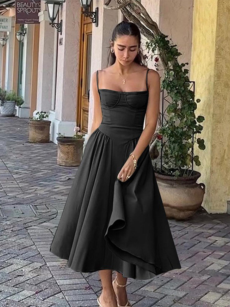 Elegante dames midi avondjurk met verfijnde plissézoom, ideaal voor feesten.