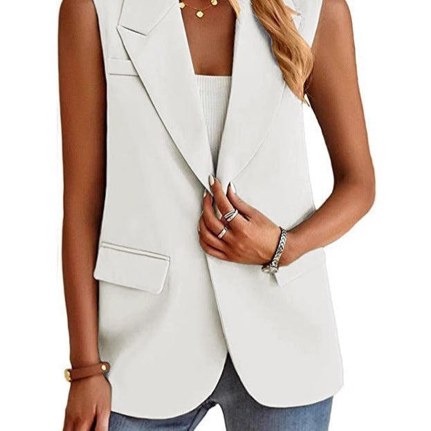 Stijlvolle mouwloze blouse blazer voor dames met openvallend design en praktische zakken.