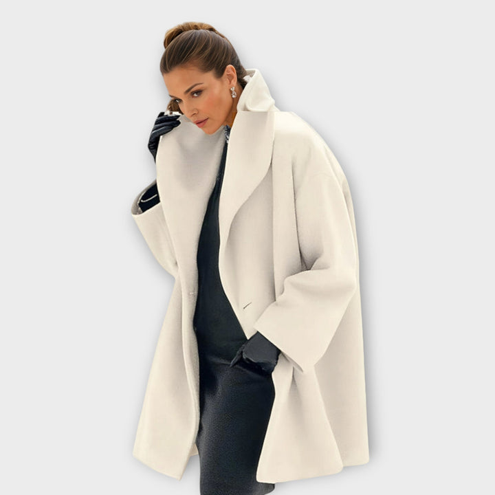 Stijlvolle oversized wikkeljas voor dames. Creëer een elegante en comfortabele look met deze winterjas.