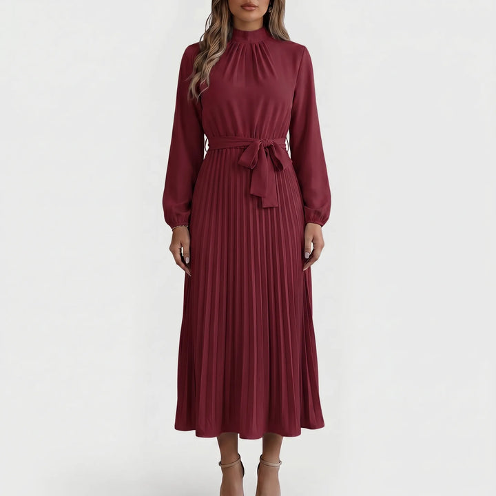 Formele dames plooimidi jurk met lange mouwen en strikceintuur, een veelzijdige en elegante keuze.