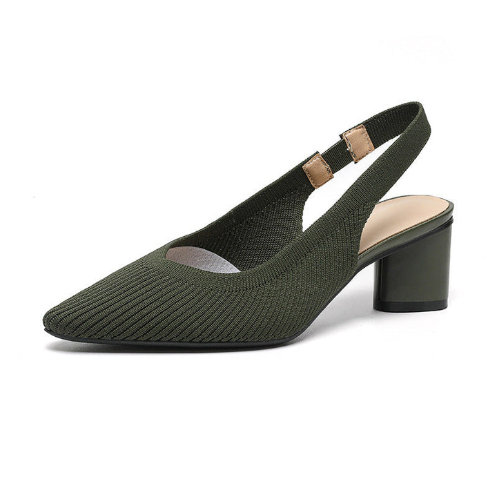 Perfecte dames pumps voor feestelijke gelegenheden, met slingback, spitse neus en lage blokhak.