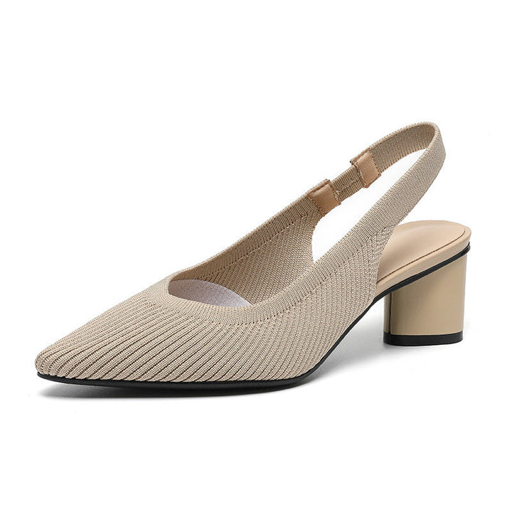 Zakelijke dames pumps, slingback met spitse neus en comfortabele lage blokhak, voor een professionele look.