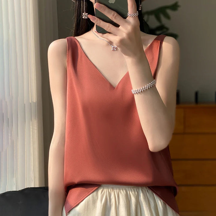 Comfortabele blauwe dames top, een veelzijdige blouse voor modieuze en ontspannen dameskleding.